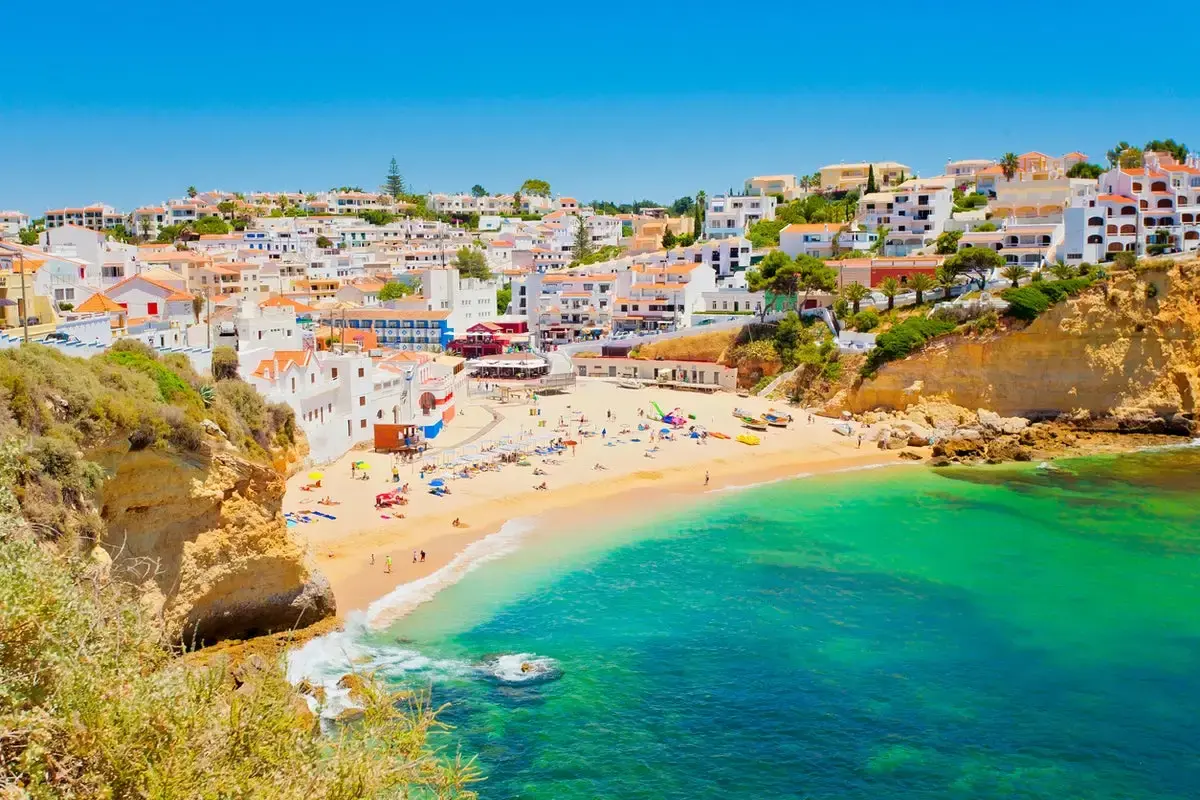 Algarve, destinația preferată a britanicilor: Vacanțe de vis la prețuri accesibile