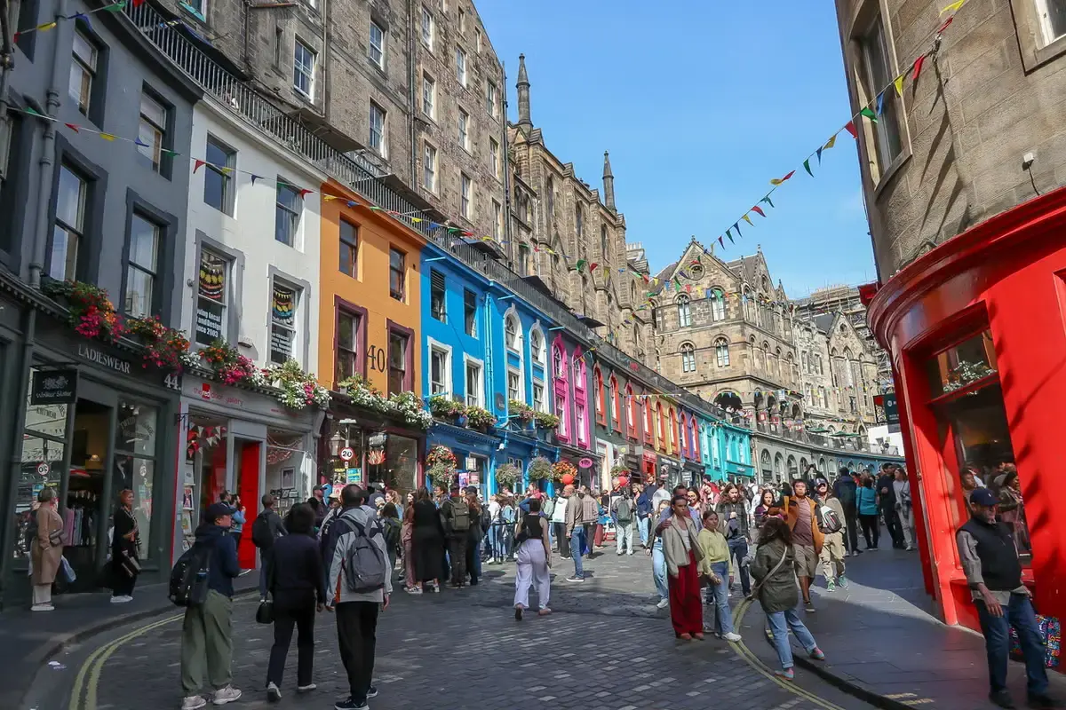 Edinburgh introduce prima taxă turistică la nivel urban din Marea Britanie