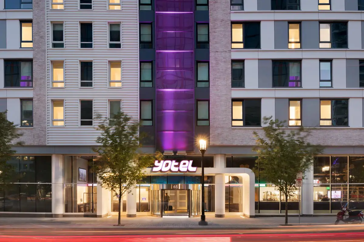 Hilton Honors și Yotel: Un Parteneriat Strategic pentru Călători