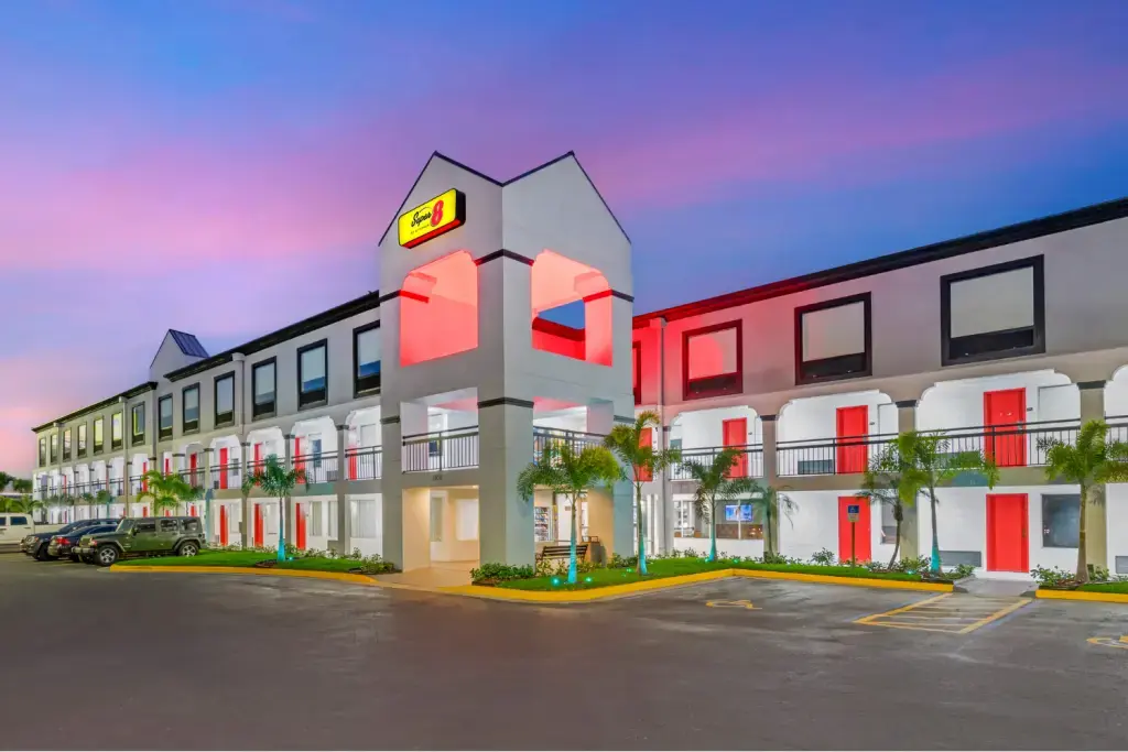 Hotelurile Wyndham schimbă strategia spre segmentele de piață de nivel superior
