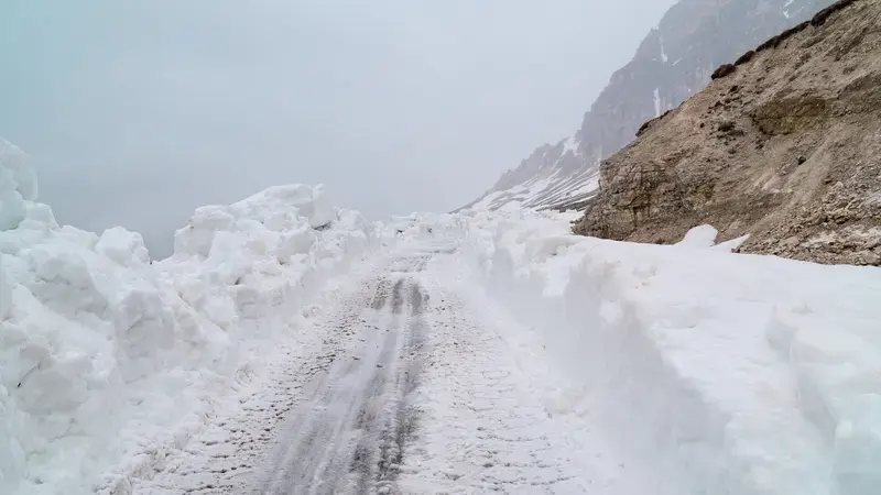 Strat de zăpadă record în România: Peste 140 cm la Bâlea Lac