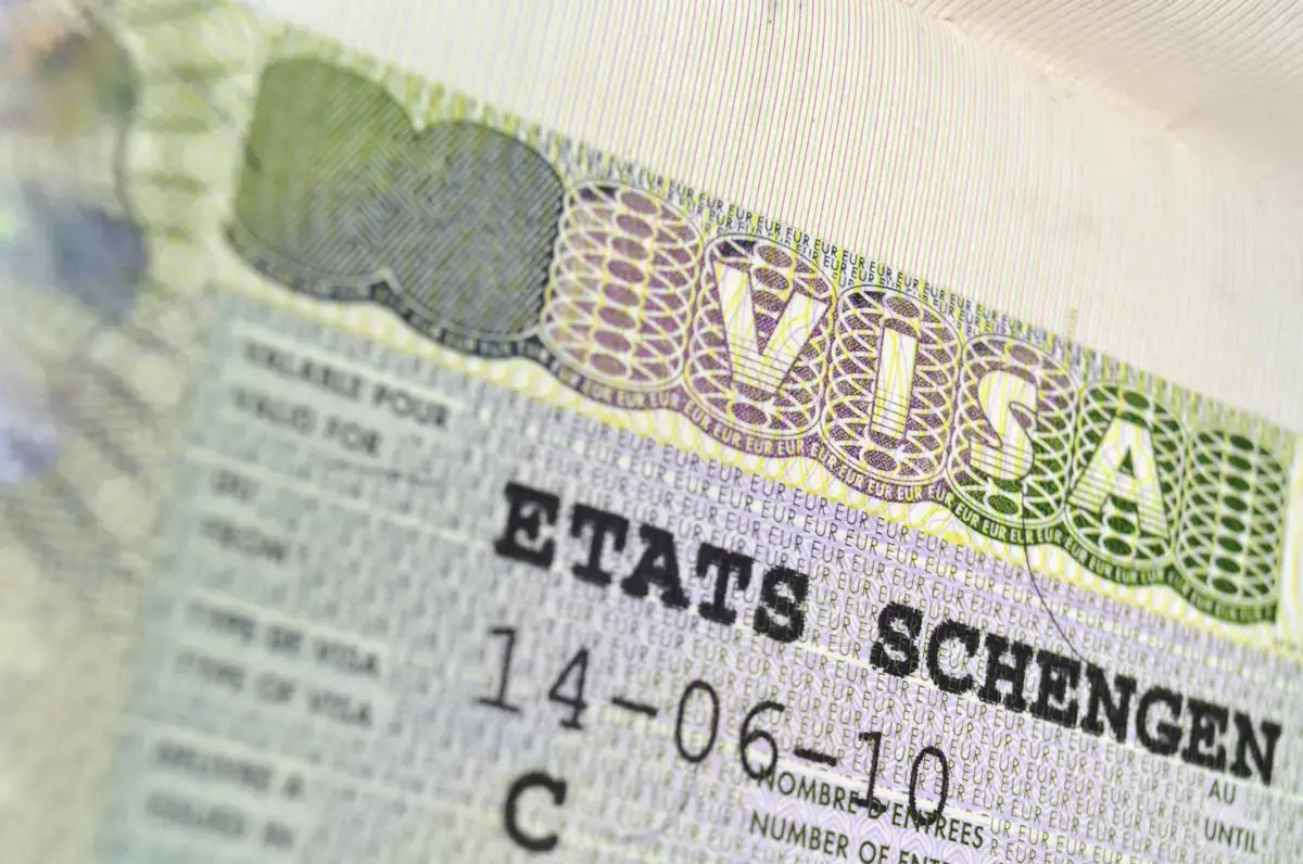 Țările UE au eliberat cu 10% mai multe vize Schengen pentru ruși în 2025, record pentru un stat