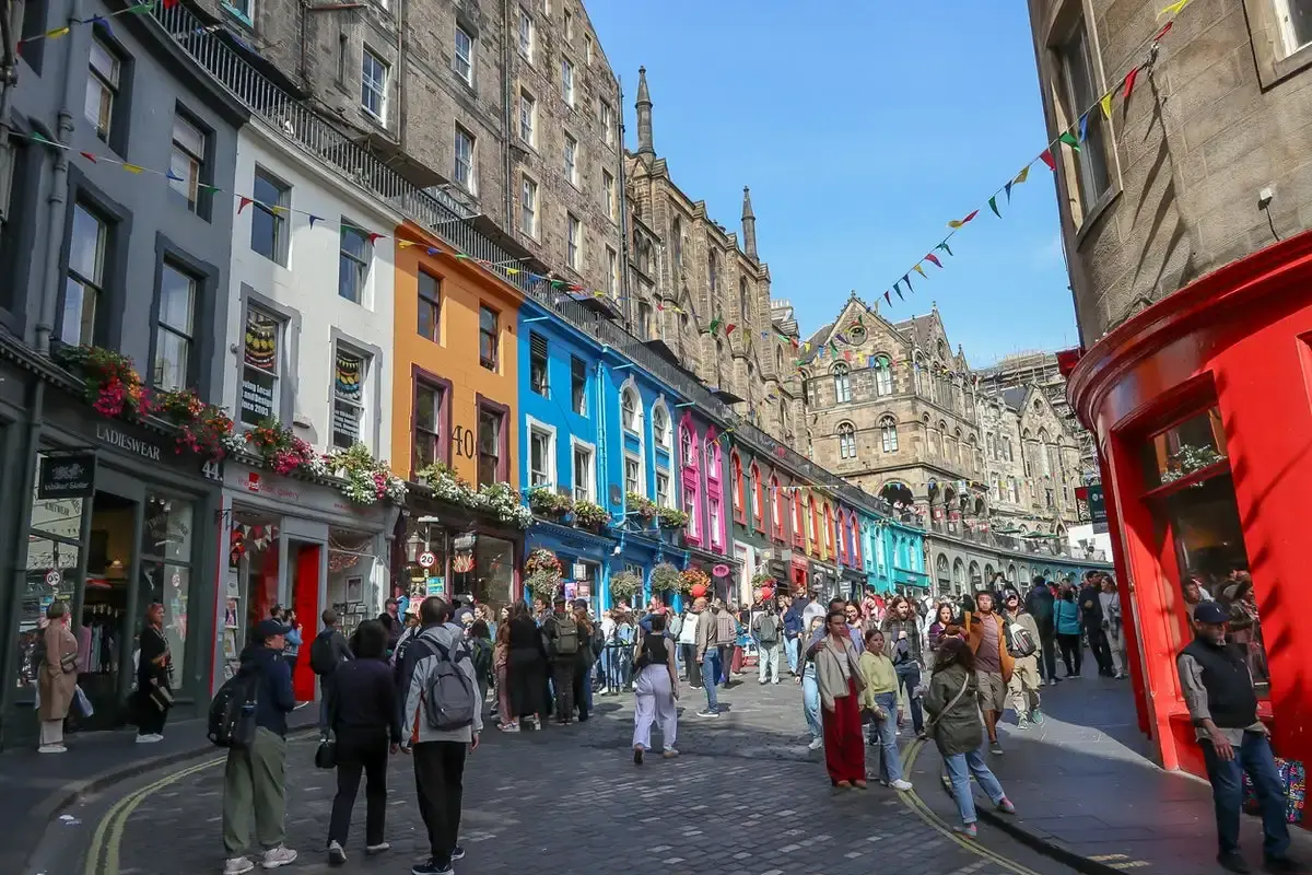 Taxa turistică din Edinburgh, un 'pansament' pentru turismul excesiv?