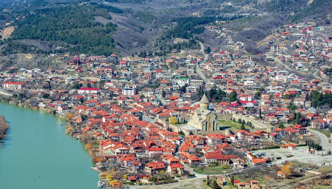 20 septembrie: Bucureștiul intră în istorie și Transfăgărășanul este deschis