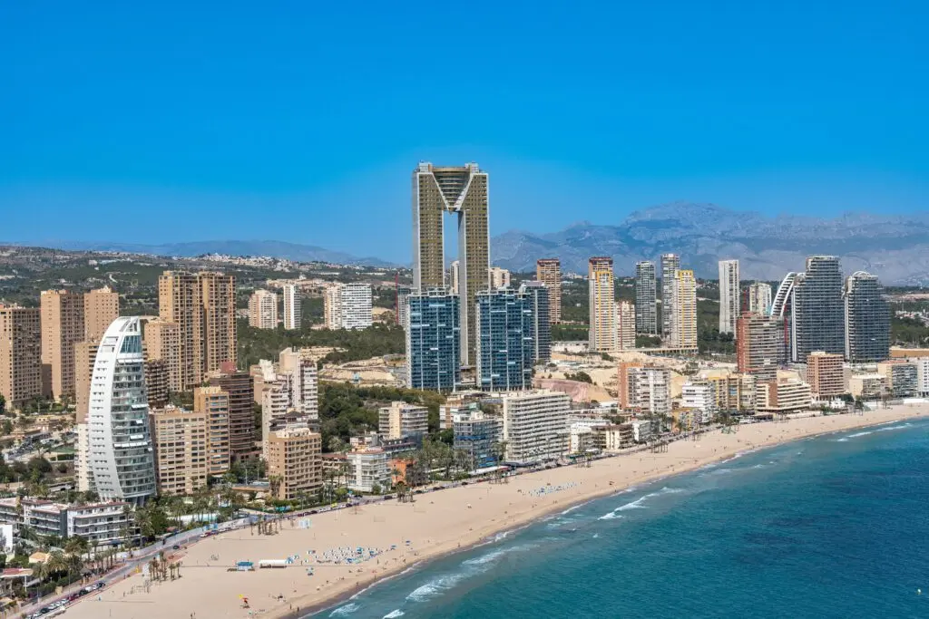 Experiment cu buget mic: 24 de ore în Benidorm pentru 116 euro