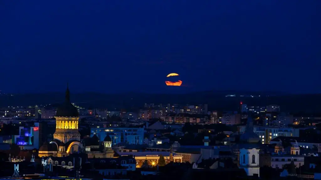Orașul din România recomandat de francezi pentru o vacanță perfectă în septembrie