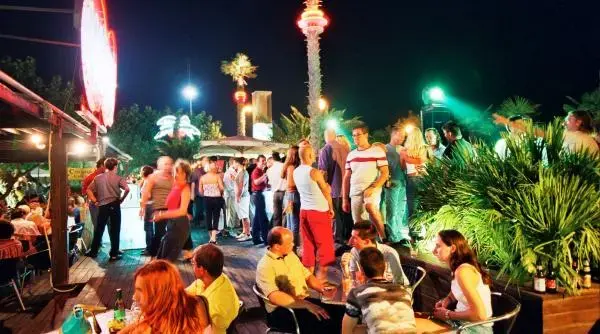Turiștii care aduc cei mai mulți bani în România: topul piețelor ce finanțează hotelurile și restaurantele