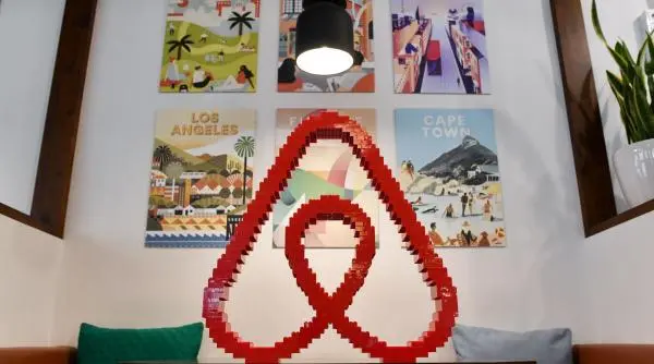 Airbnb interzice gazdelor să ceară turiștilor condiții suplimentare înainte de plecare