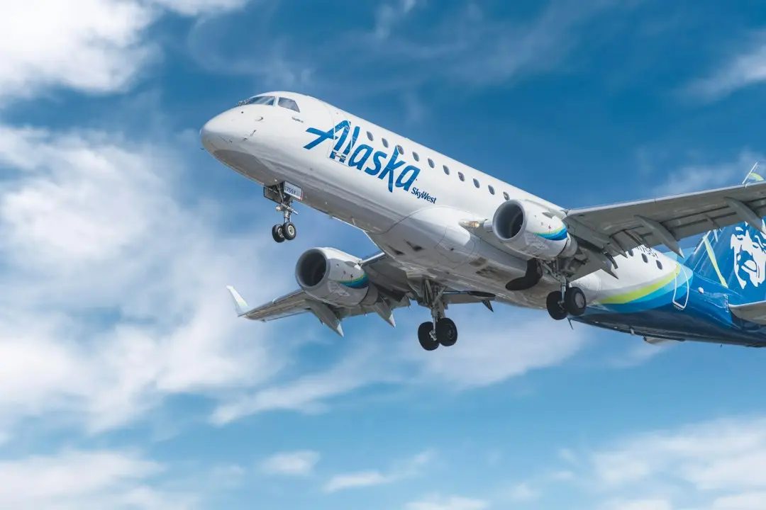 Alaska Airlines extinde rețeaua de zboruri de lungă distanță pentru a confrunta Delta pe rutele premium