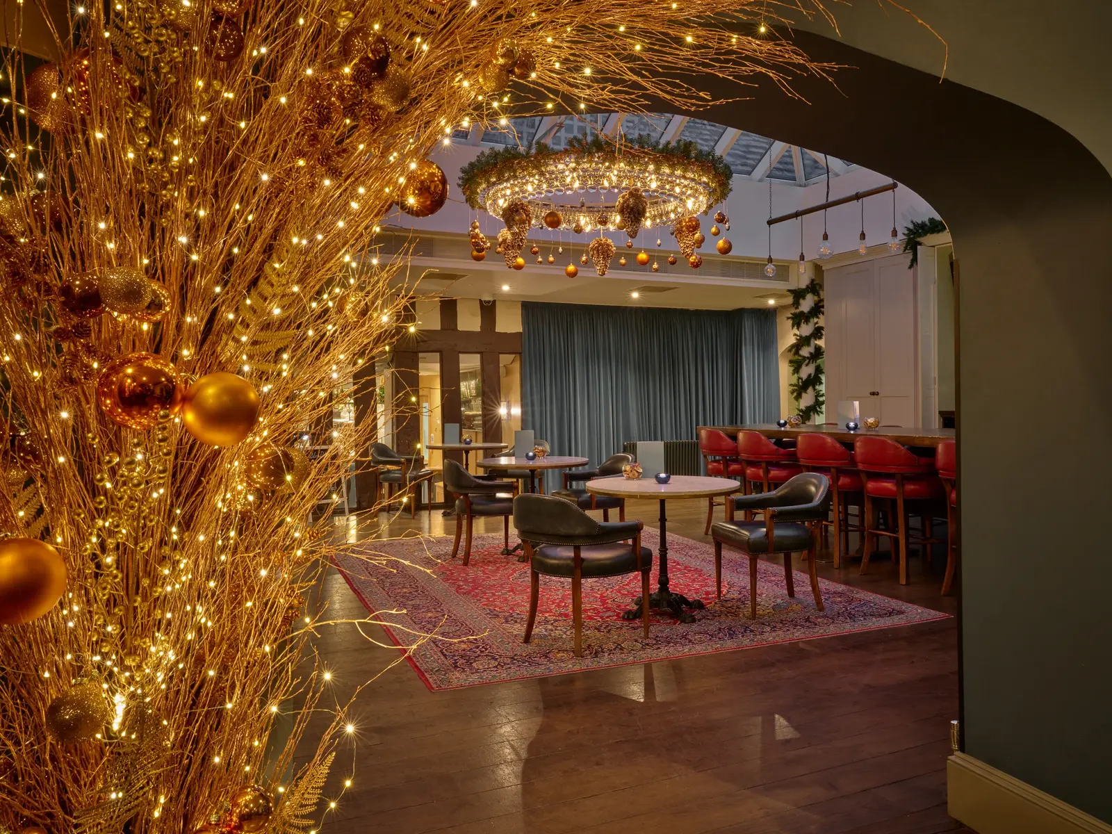 Cea mai minunată perioadă de intrare: hotelul festiv scapă din întreaga lume