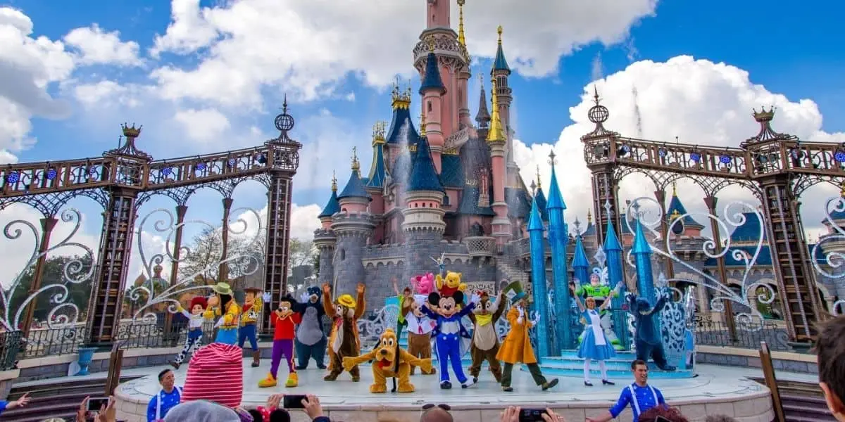 Disneyland Paris a epuizat biletele pentru ambele parcuri într-o singură zi