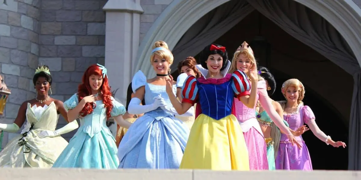 Disneyland scoate în permanență două prințese din parcuri tematice