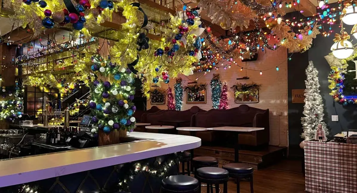 Hubbard Inn din Chicago se transformă în un regat de Crăciun cu cocktaile speciale și brunchuri festive