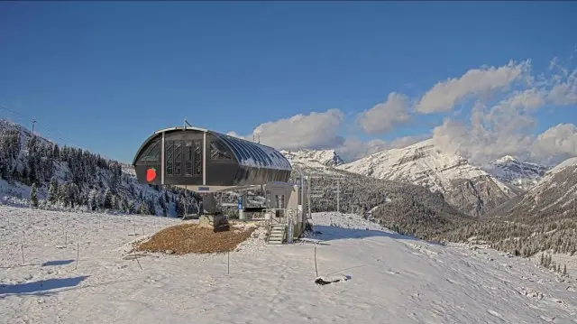 Iarna a luat cu asalt Munții Stâncoși: Ninsori proaspete în Alberta