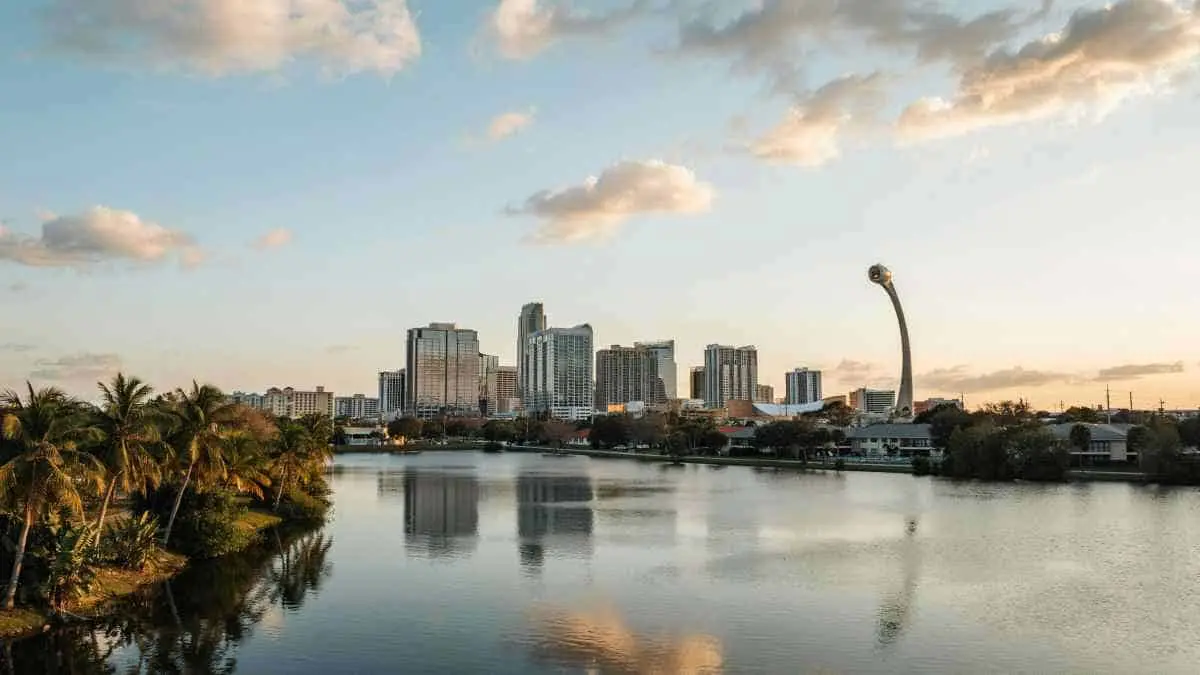 Ofertele de călătorie de Black Friday 2026 pot aduce reduceri semnificative la destinații precum Orlando, Las Vegas