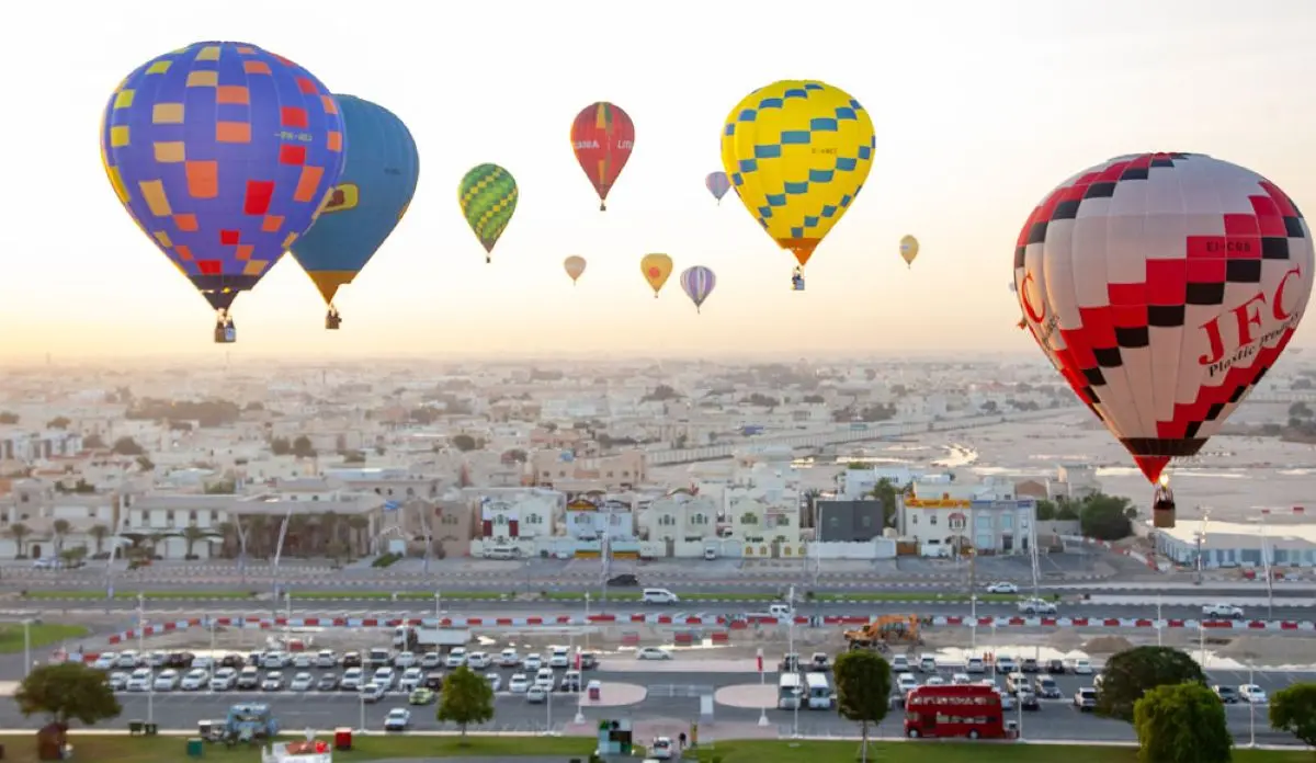 Qatar Balloon Festival 2026 vizează decembrie călătorie boom cu zece zile de lumini de noapte spectaculoase