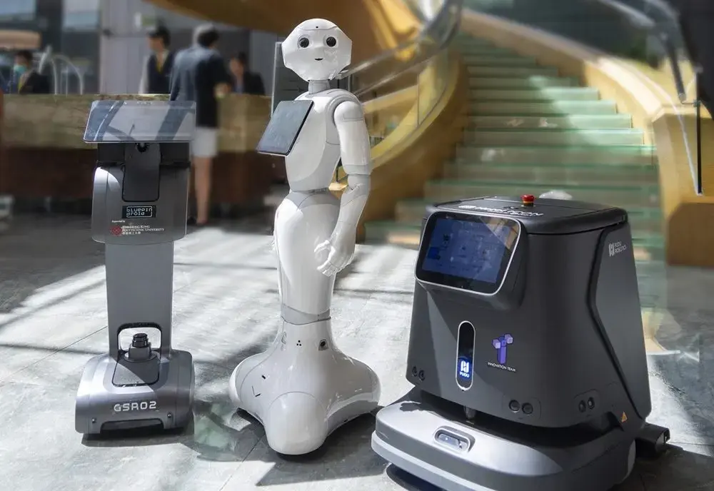 Robotul care iertă: revoluția serviciilor hoteliere