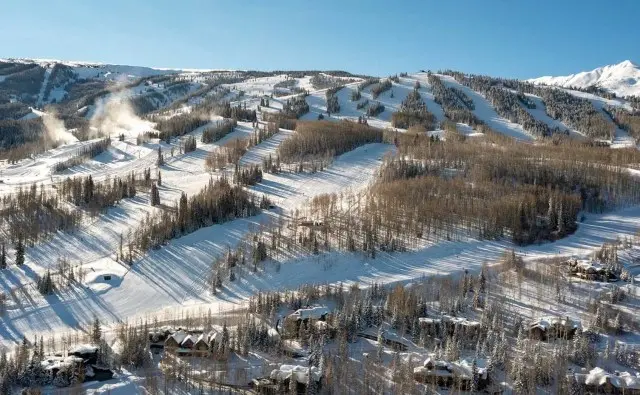 Snowmass, Colorado: pregătirea sezonului iernii 2026-27 cu facilități noi și programe comunitare
